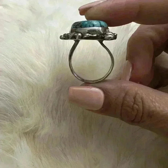 Vintage Turquoise Sterling Silver Ring - Picture 3 of 10